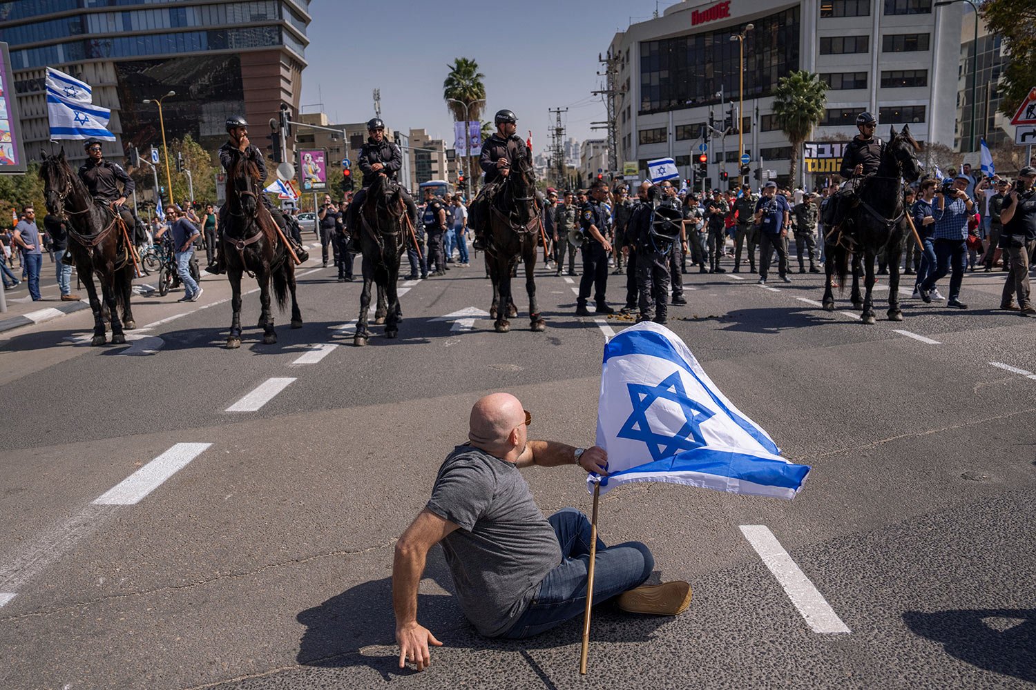  Mounted police are deployed as Israelis block a main road to protest against plans by Prime Minister Benjamin Netanyahu's new government to overhaul the judicial system, in Tel Aviv, Israel, Wednesday, March 1, 2023. (AP Photo/Oded Balilty) 