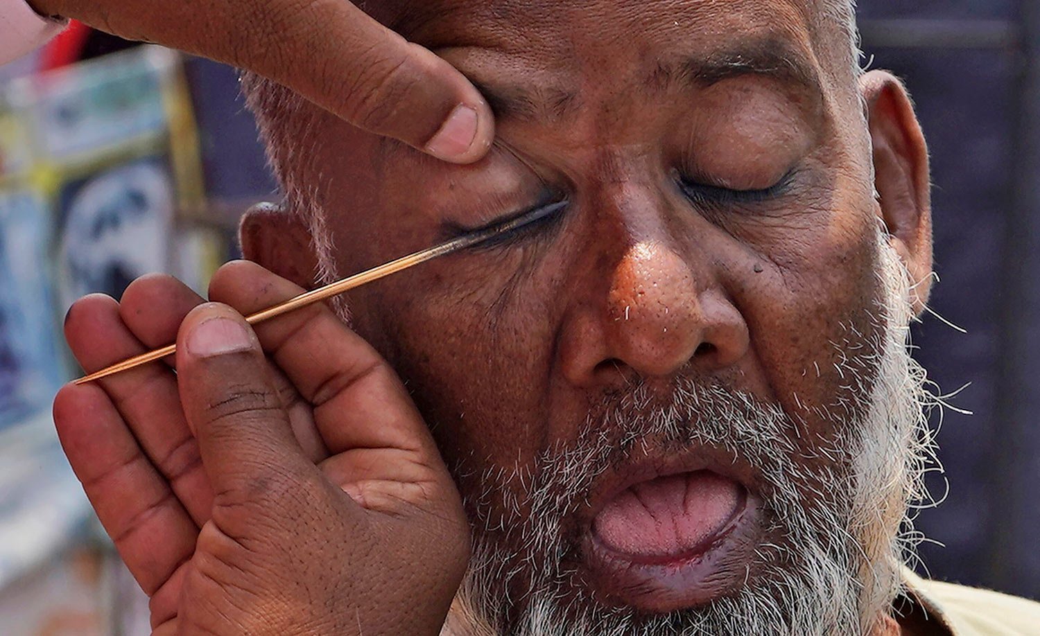  A Muslim man gets Surma or collyrium for his eye before offering last Friday prayers of Ramadan at Mecca Masjid in Hyderabad, India, Friday, April 21, 2023. (AP Photo/Mahesh Kumar A.) 