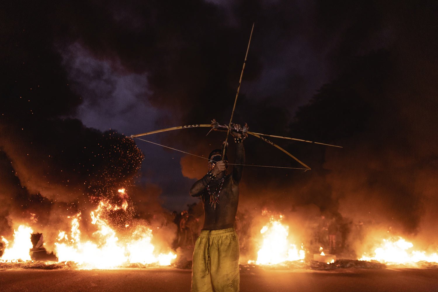  Guarani Indigenous people block Bandeirantes highway on the outskirts of Sao Paulo, Brazil with burning tires to protest proposed legislation that would change the policy that demarcates Indigenous lands, May 30, 2023. (AP Photo/Ettore Chiereguini) 