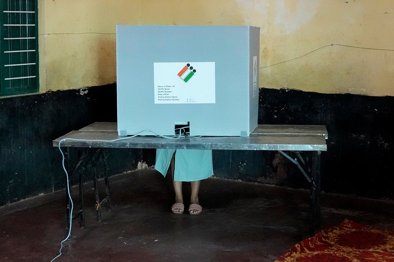  A woman casts her vote at a polling station in Bengaluru, India, Wednesday, May 10, 2023. (AP Photo/Aijaz Rahi) 