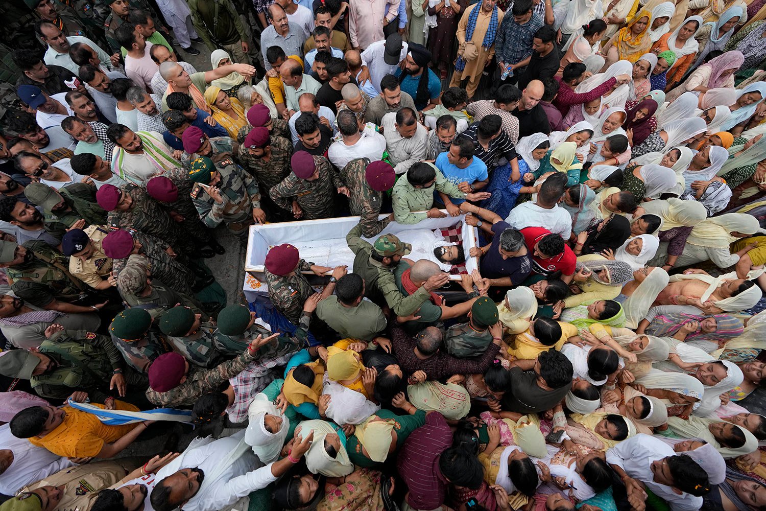 Family members grieve by the body ofIndian army soldier Neelam Singh during his cremation in Akhnoor, India, Saturday, May 6, 2023. (AP Photo/Channi Anand) 
