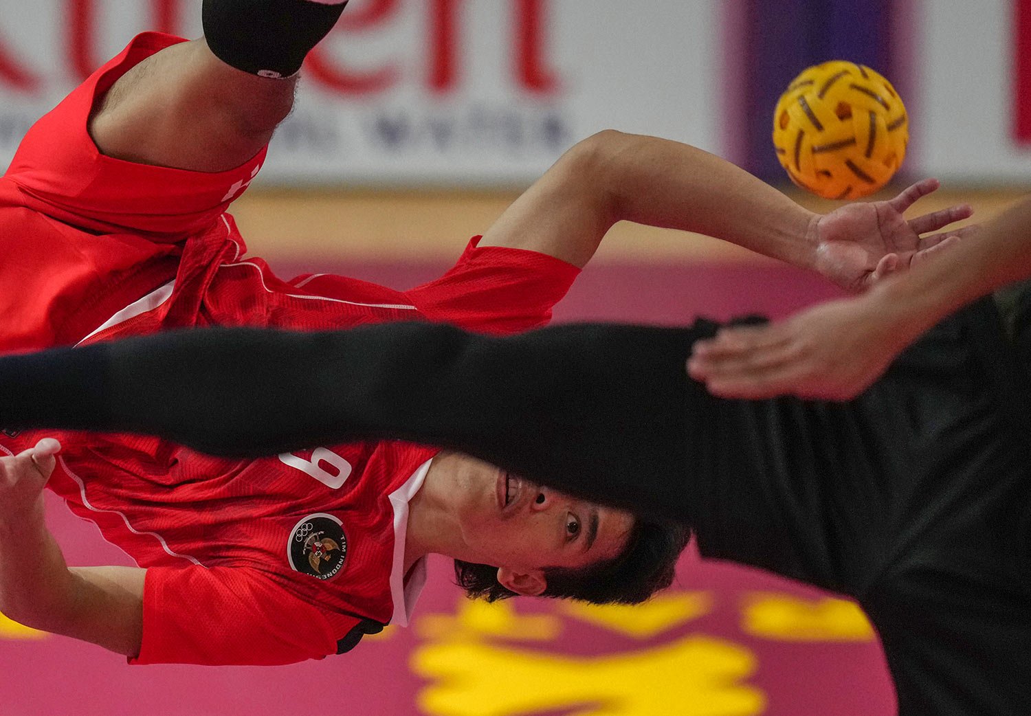  Indonesia's Rusdi Rusdi, left, kicks a ball against Malaysia's Muhammad Noraizat during the men's team doubles sepaktakraw final match at the 32nd Southeast Asian Games in Phnom Penh, Cambodia, Monday, May 15, 2023. (AP Photo/Tatan Syuflana) 