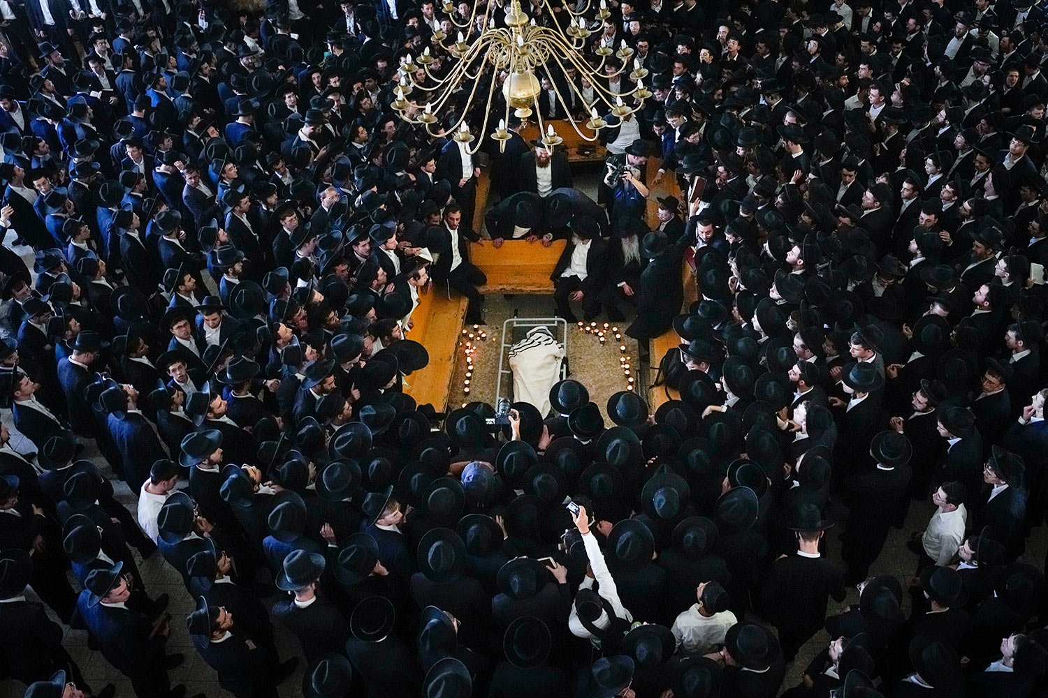  Ultra-Orthodox Jews mourn Rabbi Gershon Edelstein during his funeral in Bnei Brak, Israel, Tuesday, May 30, 2023. (AP Photo/Ariel Schalit) 