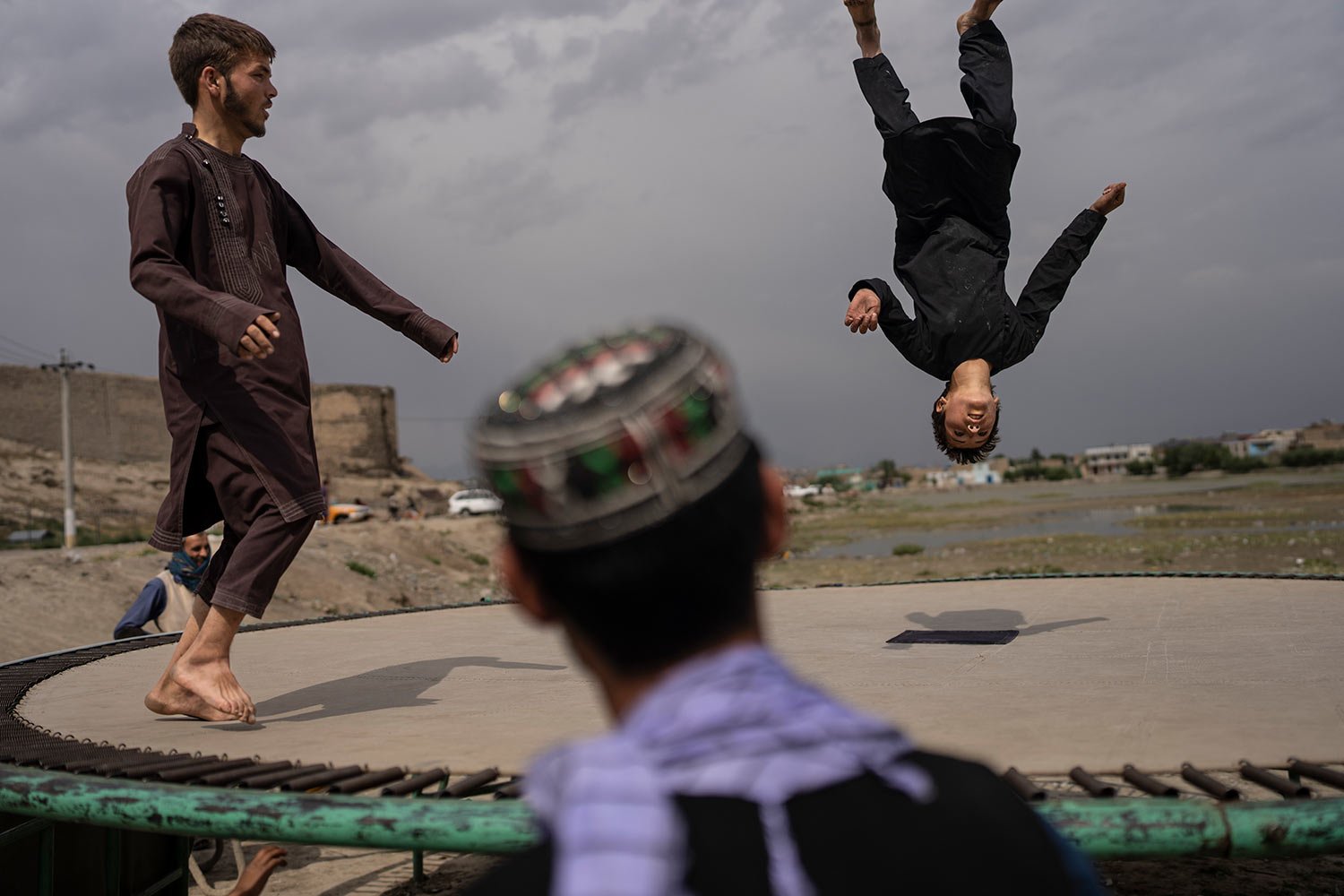  Children jump on a trampoline at a public park in Kabul, Afghanistan, Wednesday, May 31, 2023. (AP Photo/Rodrigo Abd) 