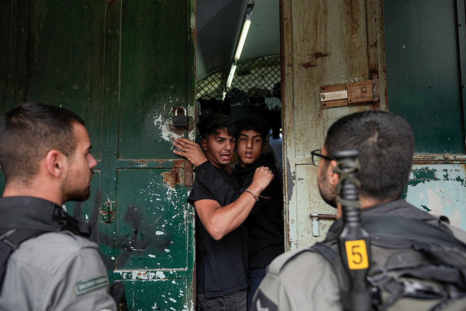  Palestinians argue with Israeli border police officers while Israelis mark Jerusalem Day, an Israeli holiday celebrating the capture of east Jerusalem in the 1967 Mideast war, in Jerusalem's Old City, Thursday, May 18, 2023. (AP Photo/Ohad Zwigenber