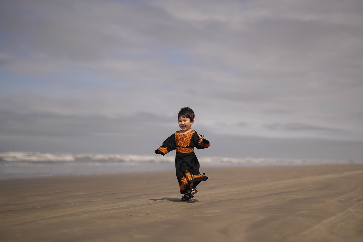  Two-year-old Afghan refugee Farnia Hassani plays on the beach in Praia Grande, Sao Paulo state, Brazil, Aug. 15, 2023. Afghan refugees continue to arrive in Brazil with government-authorized temporary visas and residences issued for humanitarian rea