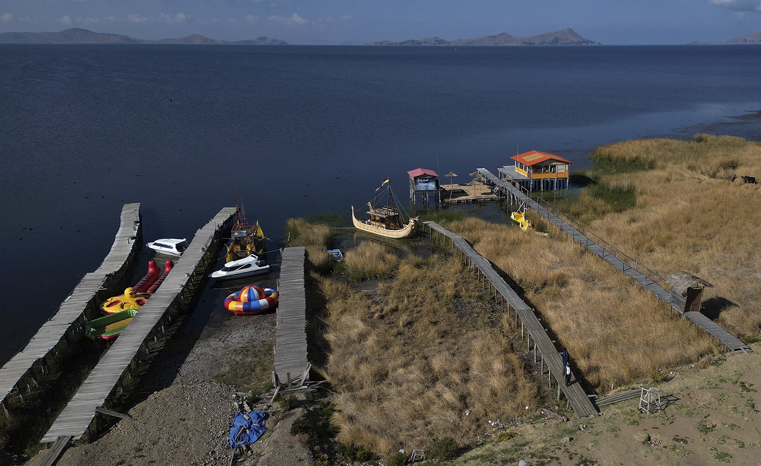  Piers stretch out over what was once the shore at Lake Titicaca in Huatajata, Bolivia, Sept. 29, 2023. Due to the lowering water levels, the piers are made longer to reach the water. (AP Photo/Juan Karita) 