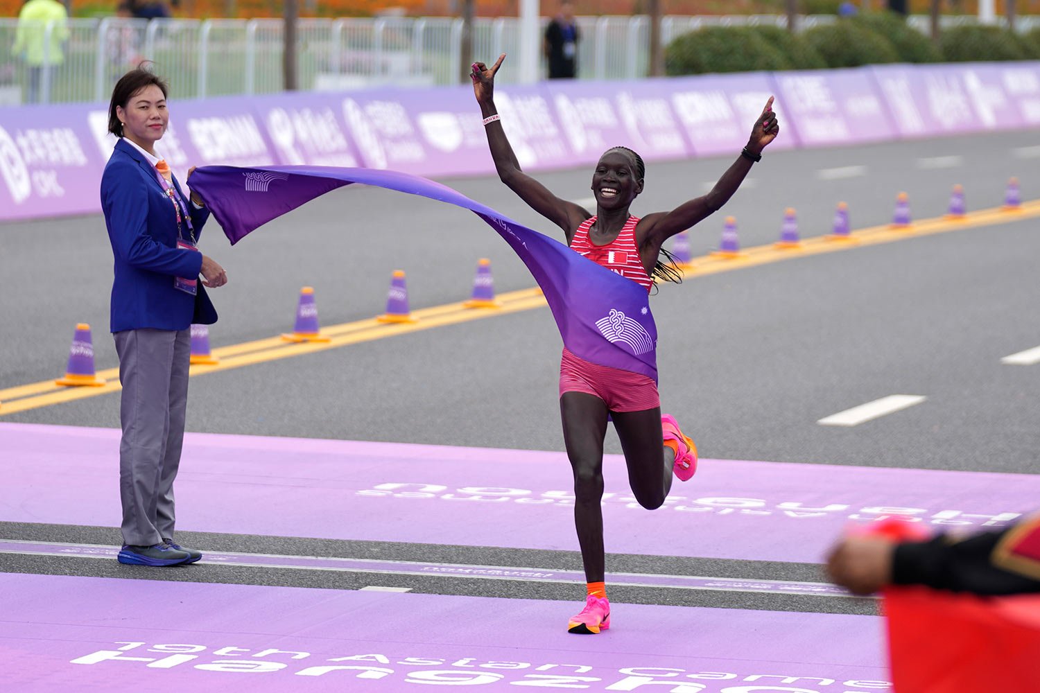  Bahrain's Eunice Chebichii Paul Chumba celebrates as she crosses the finish line to win the women's marathon at the 19th Asian Games in Hangzhou, China, Thursday, Oct. 5, 2023. (AP Photo/Aijaz Rahi) 