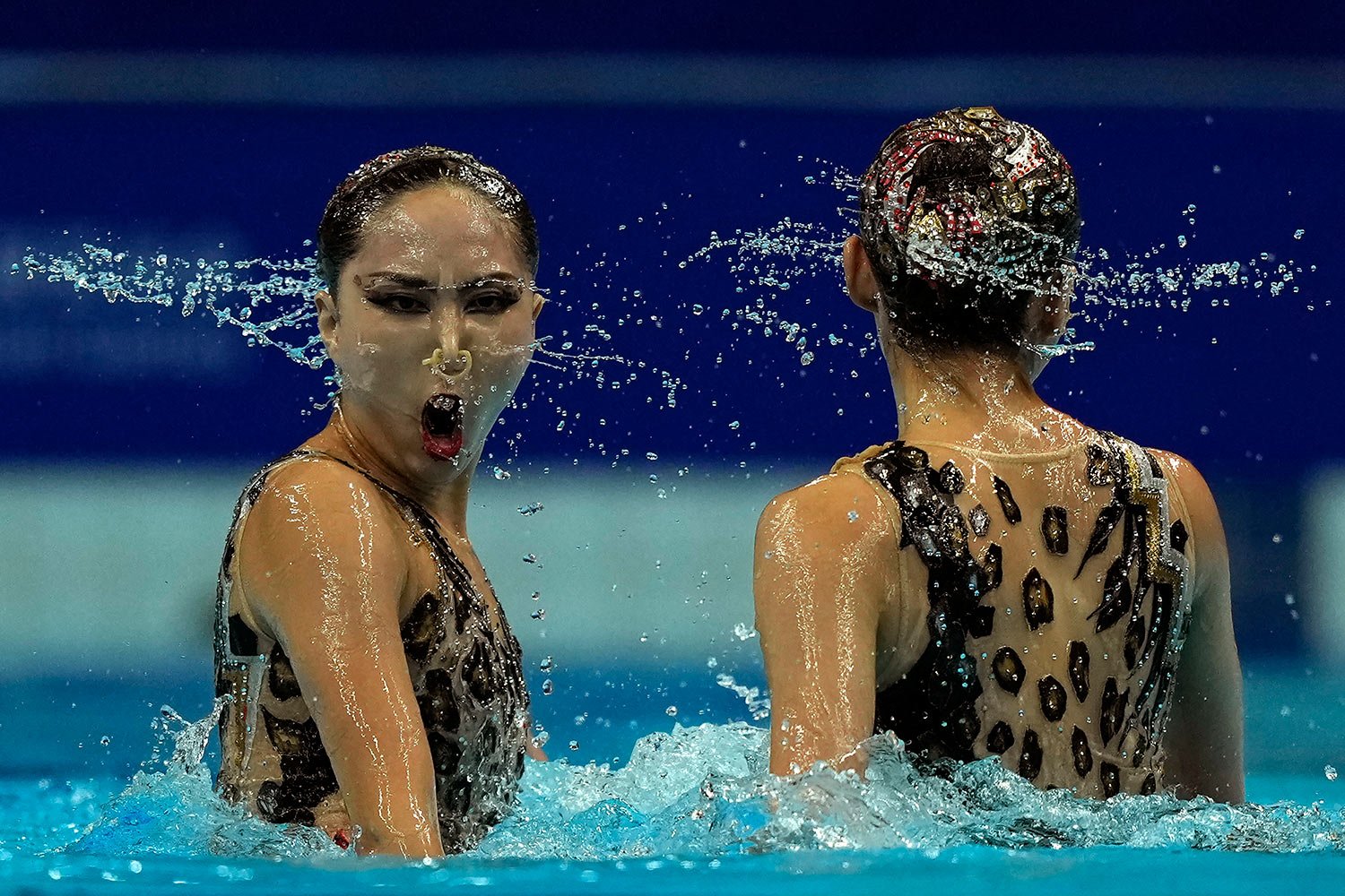  Gold medalists China's Wang Liuyi and Wang Qianyi takes part in the Free Routine segment of the Artistic Swimming Women's Duet competition at the 19th Asian Games in Hangzhou, China, Saturday, Oct. 7, 2023. (AP Photo/Ng Han Guan) 