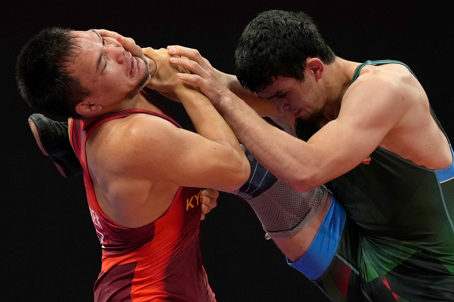  Tajikistan's Magomet Evloev, right, and Kyrgyztan's Orozbek Toktomambetov compete during their men's freestyle 74kg wrestling bronze medal match at the 19th Asian Games in Hangzhou, China, Saturday, Oct. 7, 2023. (AP Photo/Eugene Hoshiko) 