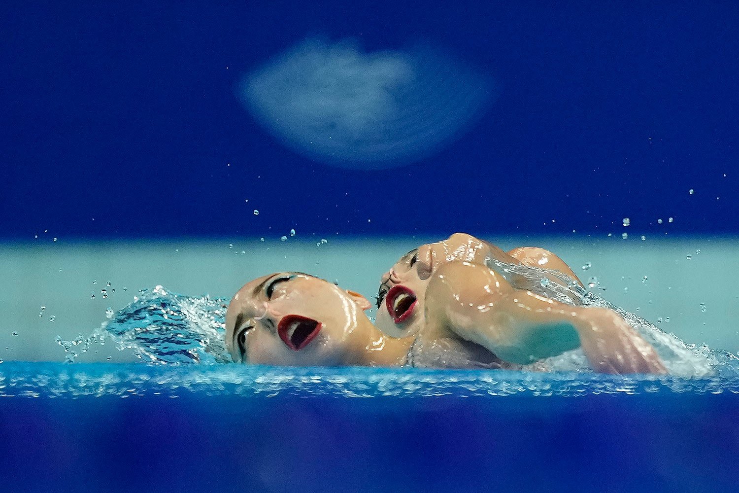  South Korea's Hur Yoonseo and Lee Riyoung take part in the Free Routine segment of the Artistic Swimming Women's Duet competition at the 19th Asian Games in Hangzhou, China, Saturday, Oct. 7, 2023. (AP Photo/Ng Han Guan) 