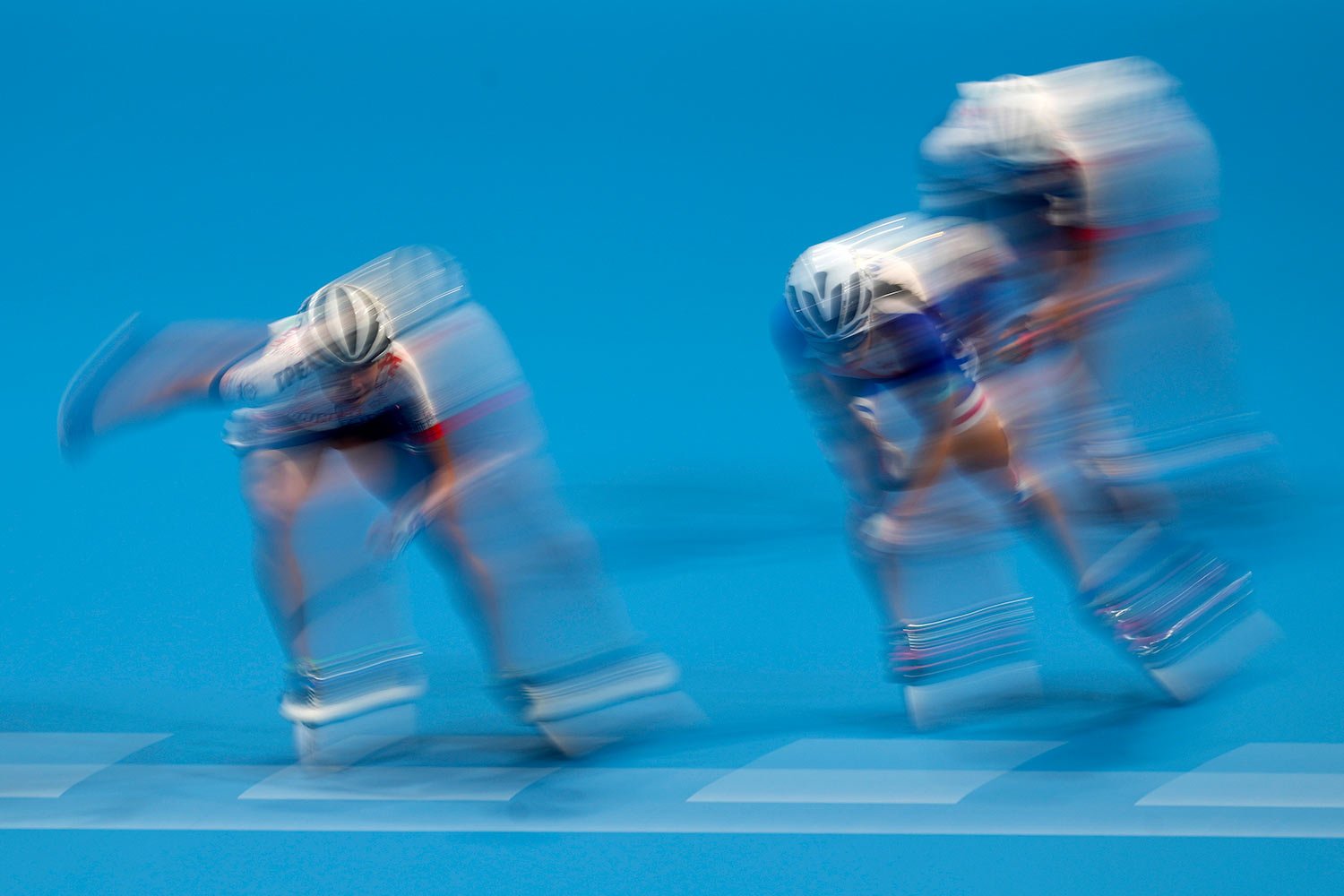  Taiwan's Pei-Yu Shih, left, crosses the line to win gold at the Women's Speed Skating 10000m Point-Elimination Race event of the 19th Asian Games in Hangzhou, China, Saturday, Sept. 30, 2023. (AP Photo/Aaron Favila) 