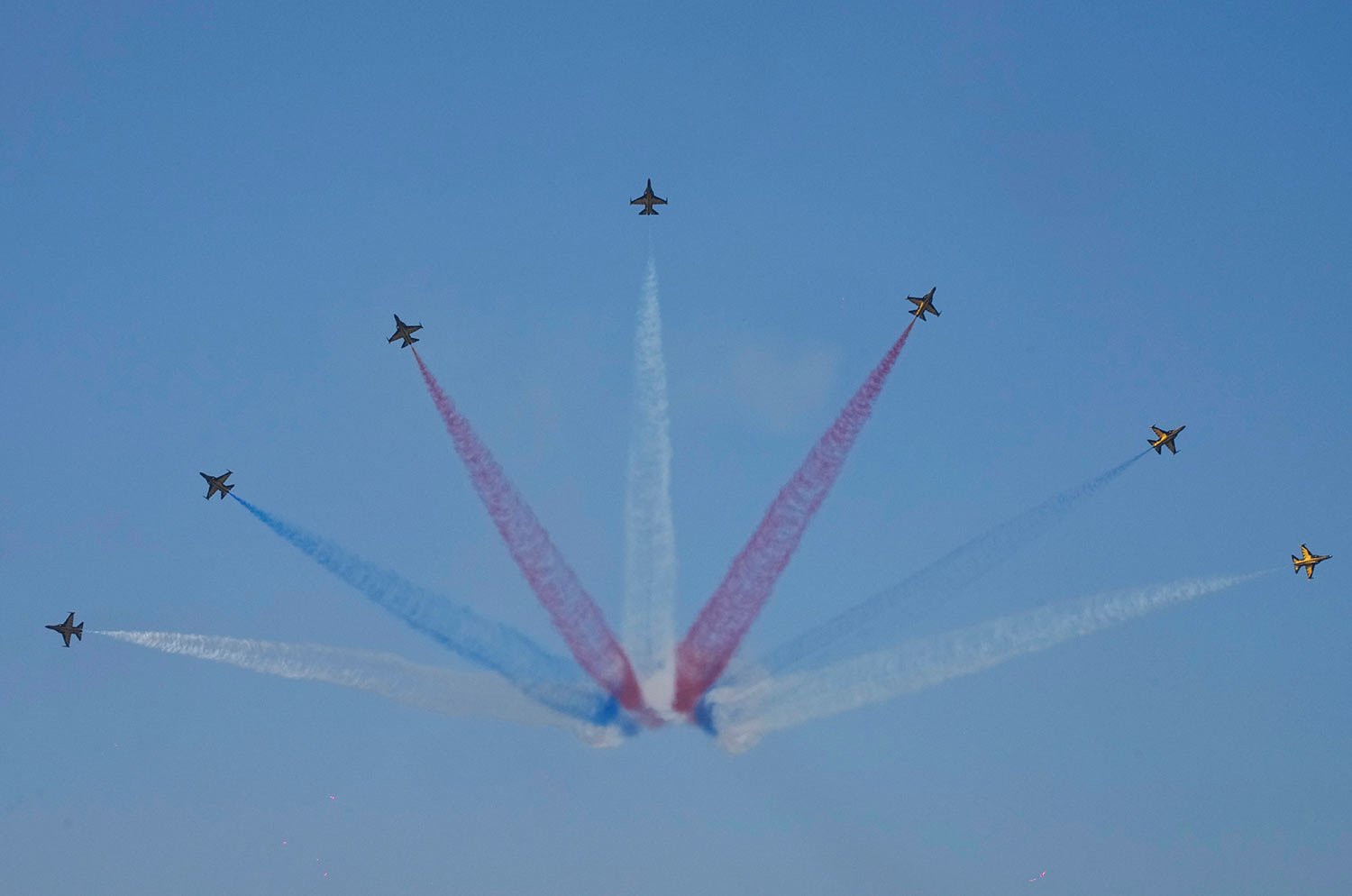  South Korean Air Force's Black Eagles aerobatic team performs during the press day of the Seoul International Aerospace and Defense Exhibition 2023 at Seoul Air Base in Seongnam, South Korea, Monday, Oct. 16, 2023. (AP Photo/Ahn Young-joon) 