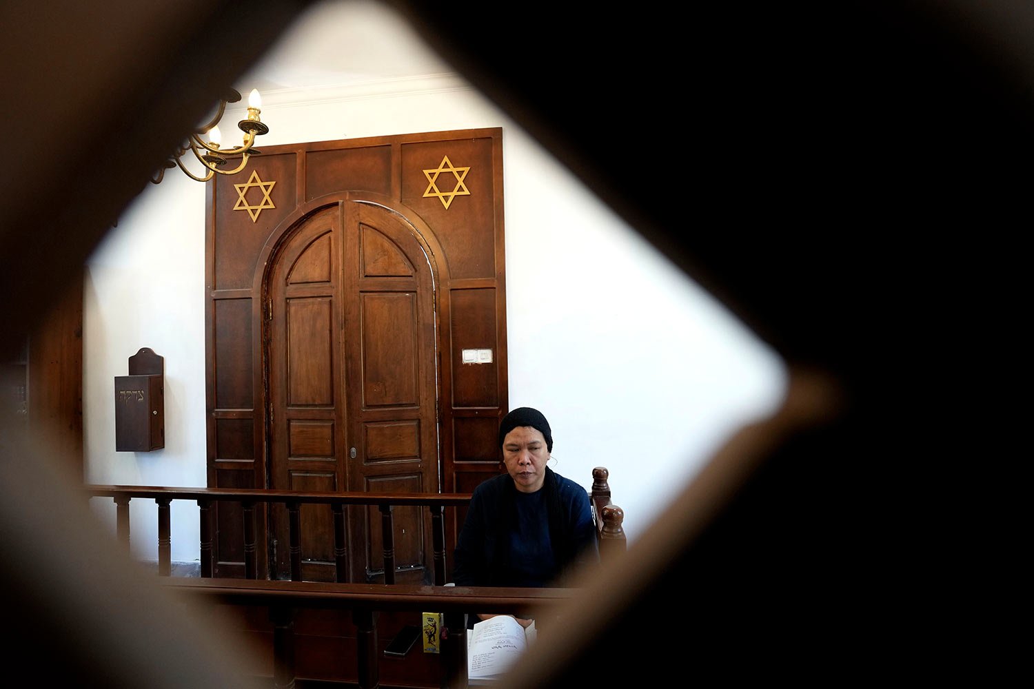  A woman prays at Shaar Hashamayim Synagogue in Tondano, North Sulawesi, Indonesia, Saturday, Oct. 14, 2023.  (AP Photo/Tatan Syuflana) 