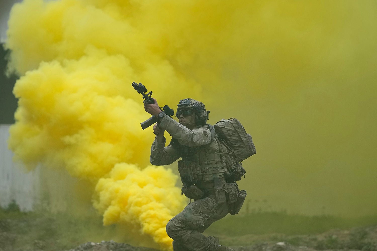  A U.S. soldier from 2nd Stryker Brigade Combat Team, 4th Infantry Division, runs in a smoke during South Korea and the United States combined combat demonstration as a part of the K-ICTC (Korea International Combat Training Competition) in Inje, Sou