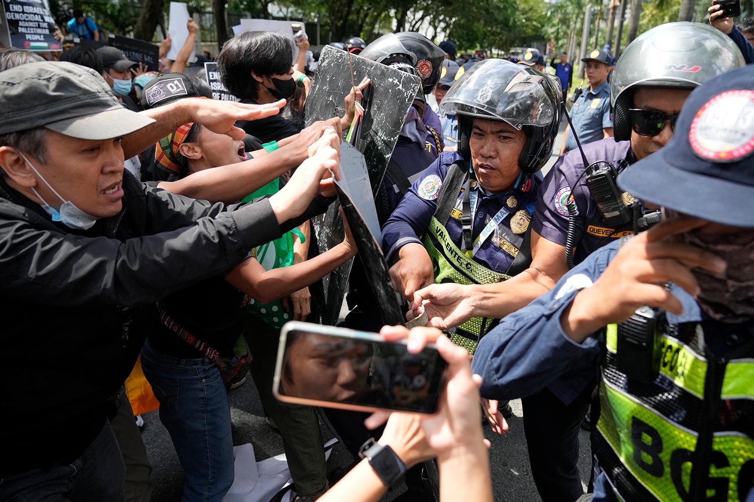  Activists scuffle with security as they tried to march in front of the Israel embassy to show solidarity for the Palestinian people in Taguig, Philippines on Tuesday Oct. 31, 2023. (AP Photo/Aaron Favila) 