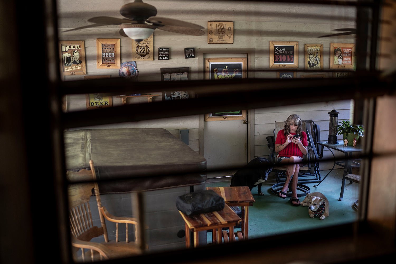  Barbie Rohde sits on her porch in Flint, Texas, Friday, June 9, 2023. (AP Photo/David Goldman)  