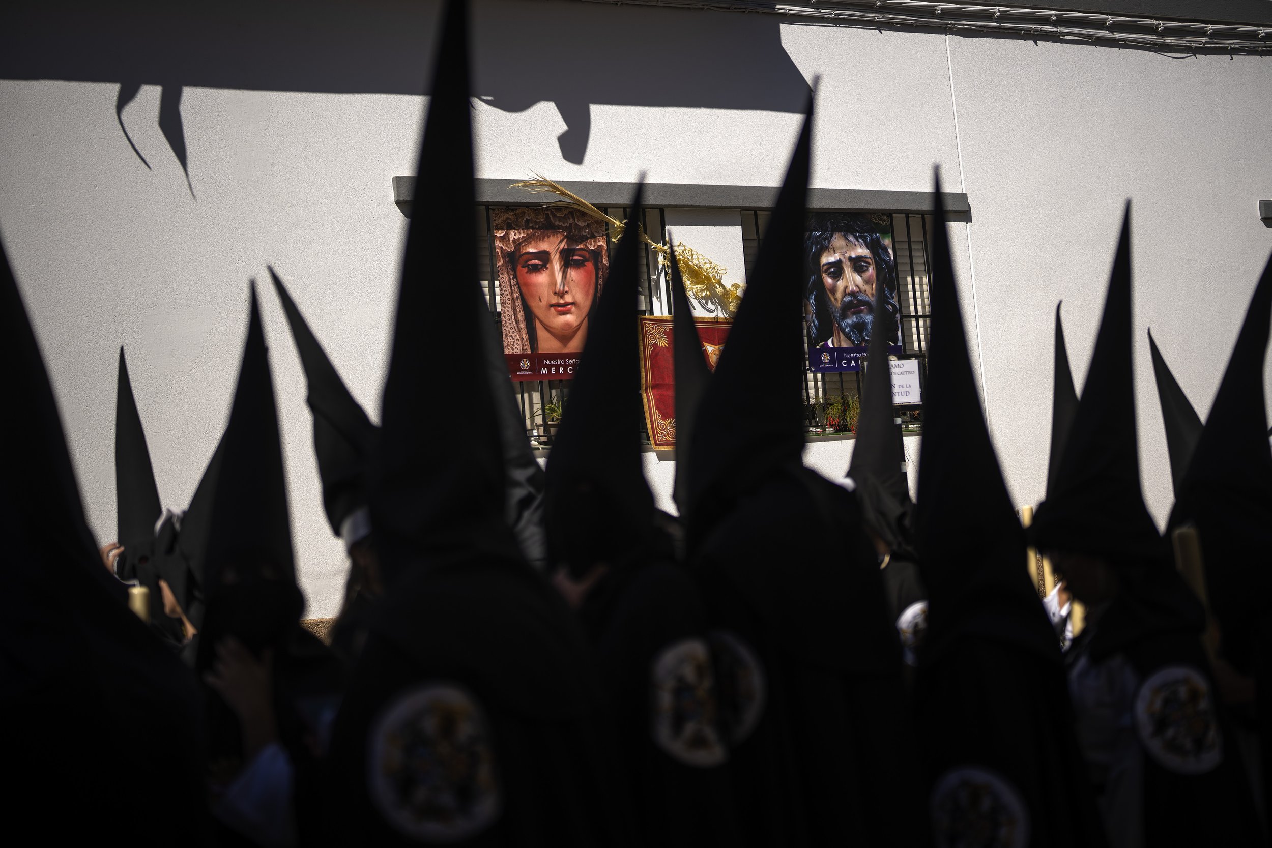  Penitents from the "Santa Genoveva" brotherhood take part in an Easter Holy Week procession in Seville, Spain, on April 3, 2023. (AP Photo/Emilio Morenatti) 