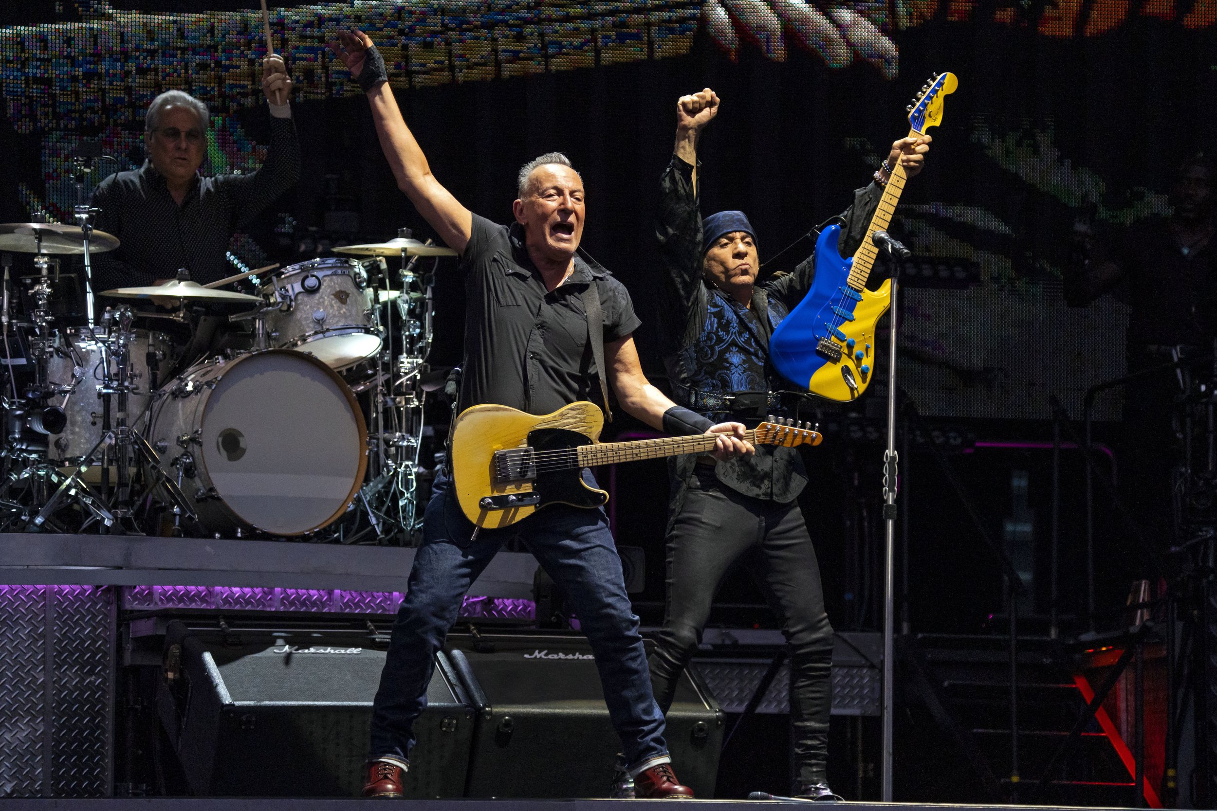  Bruce Springsteen, left, and E Street Band member Steven Van Zandt perform on Aug. 9, 2023, at Wrigley Field in Chicago. (Photo by Rob Grabowski/Invision/AP) 