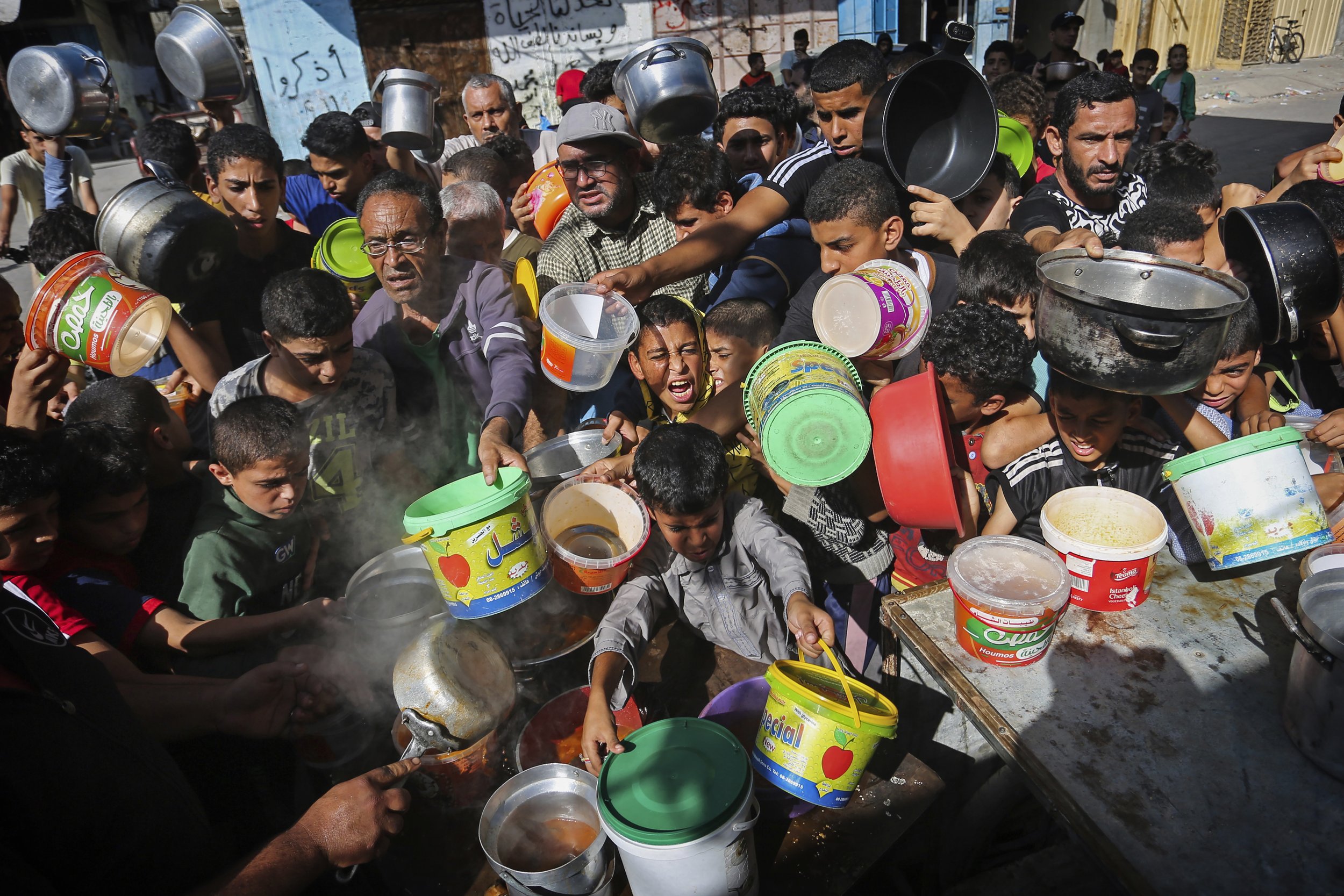  Palestinians crowd together as they wait for food distribution in Rafah, southern Gaza Strip, on Nov. 8, 2023. (AP Photo/Hatem Ali) 