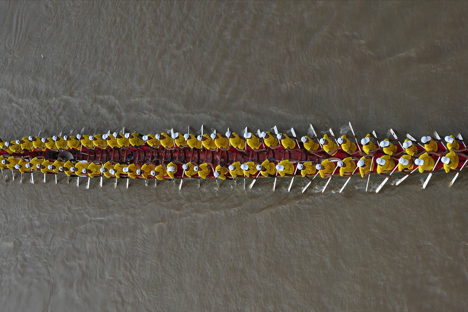  Cambodian participants row their wooden boat during a water festival in Phnom Penh, Cambodia, Sunday, Nov. 26, 2023. (AP Photo/Heng Sinith) 