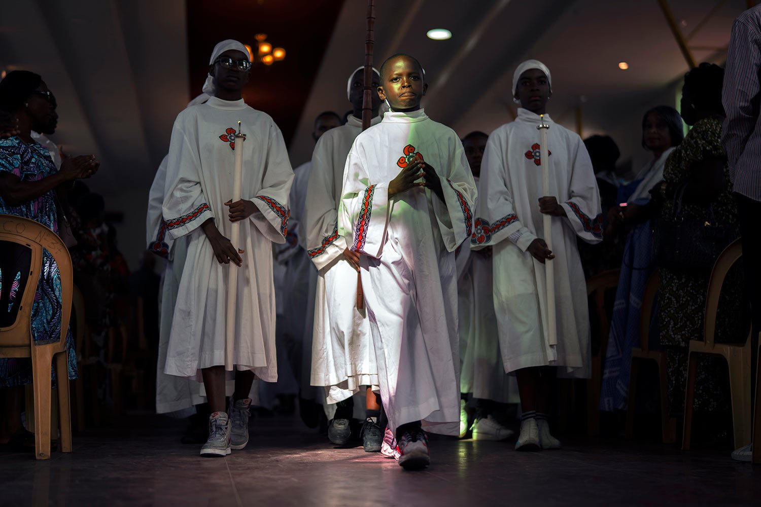  Morning service concludes in the annex of the Cathedral Notre Dame du Congo in Kinshasa, Democratic Republic of the Congo, Sunday, Jan. 29, 2023.  (AP Photo/Jerome Delay) 