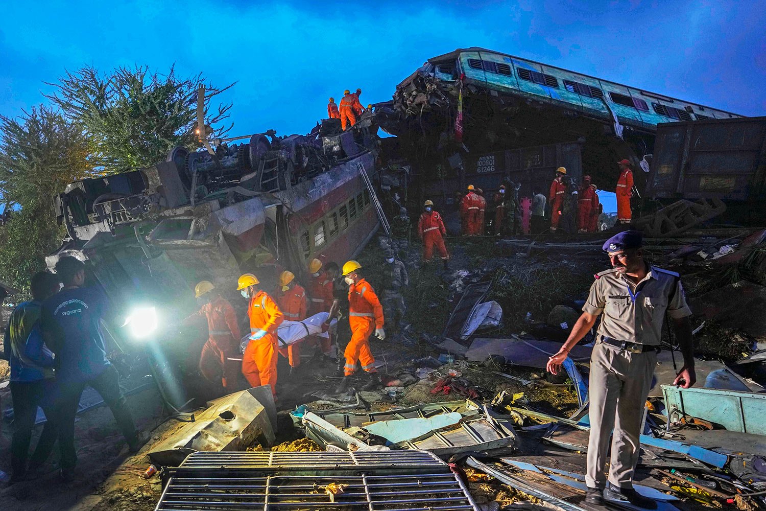  Rescuers carry the body of a victim at the site of passenger trains that derailed in Balasore district, in the eastern Indian state of Orissa, Saturday, June 3, 2023.  (AP Photo/Rafiq Maqbool) 