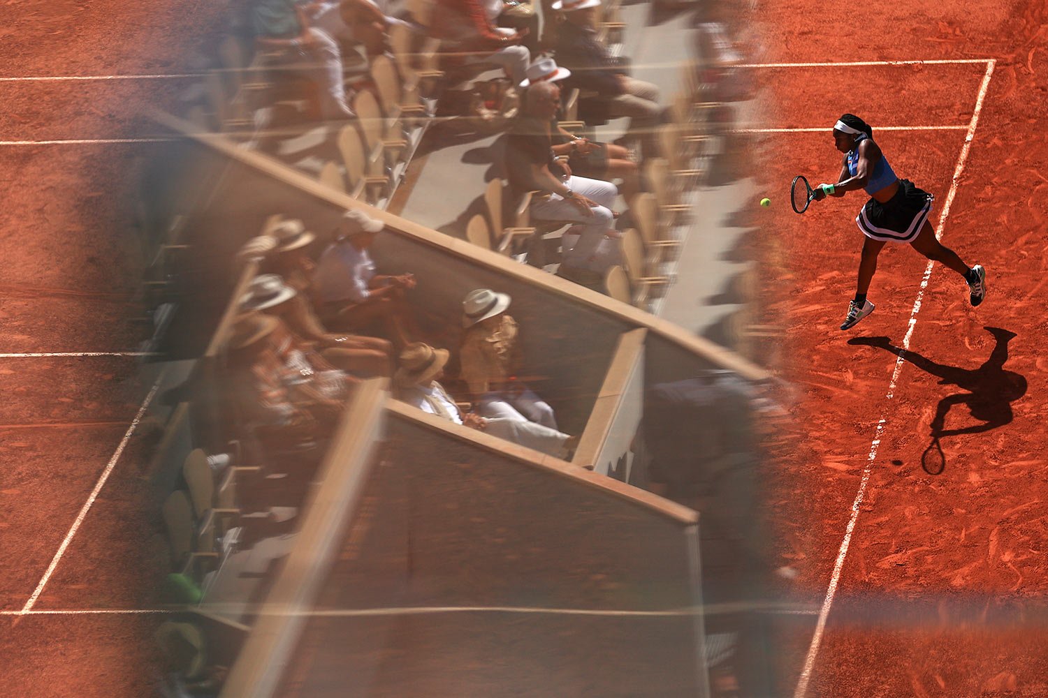  Coco Gauff of the U.S. plays a shot against Slovakia's Anna Karolina Schmiedlova during their fourth round match of the French Open tennis tournament at the Roland Garros stadium in Paris, Monday, June 5, 2023. (AP Photo/Aurelien Morissard) 