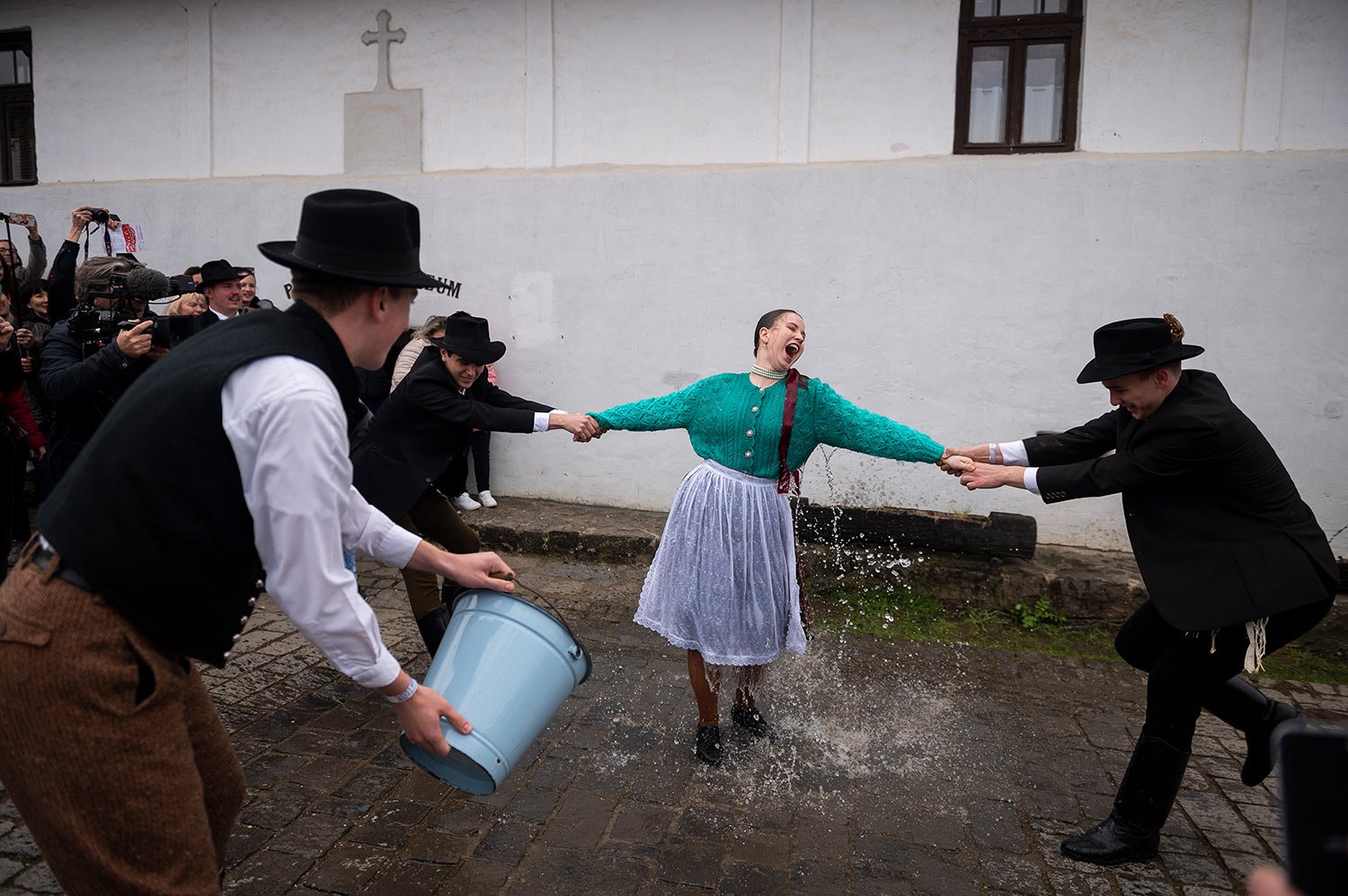  Hungarian men wearing folk costumes pour water onto women during a traditional a Easter Monday celebration in Holloko, Hungary, Monday, April 10, 2023. (AP Photo/Denes Erdos) 