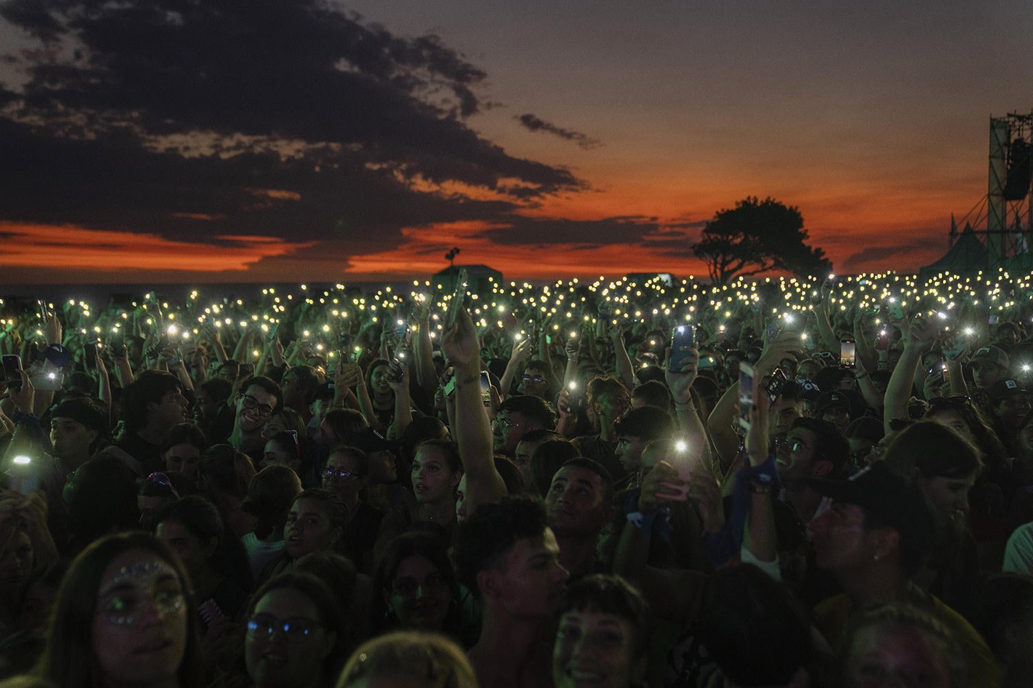  Music fans attend the "Here we are" festival, in celebration of Women’s History Month, in Montevideo, Uruguay, March 19, 2023. (AP Photo/Matilde Campodonico) 