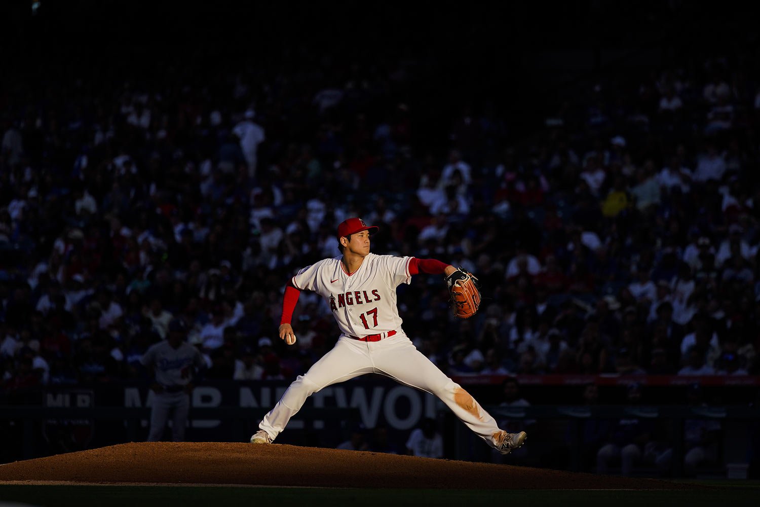  Los Angeles Angels starting pitcher Shohei Ohtani throws during the third inning of a baseball game against the Los Angeles Dodgers in Anaheim, Calif., June 21, 2023. (AP Photo/Ashley Landis) 