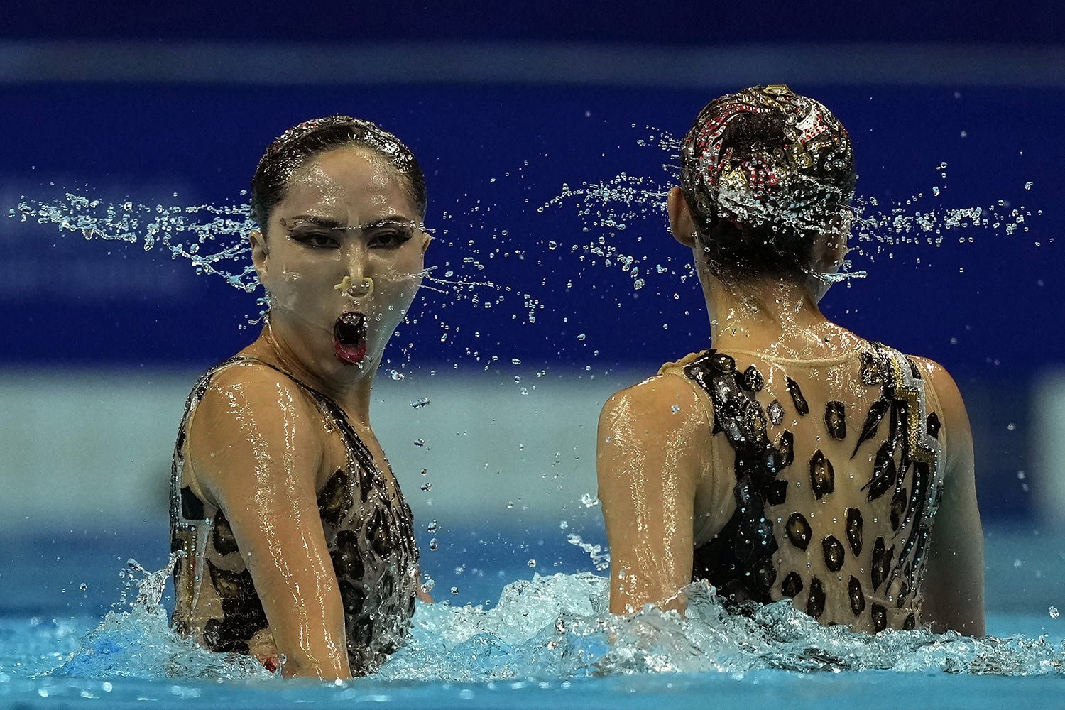  Gold medalists China's Wang Liuyi and Wang Qianyi take part in the free routine segment of the Artistic Swimming Women's Duet competition at the 19th Asian Games in Hangzhou, China, Oct. 7, 2023. (AP Photo/Ng Han Guan) 