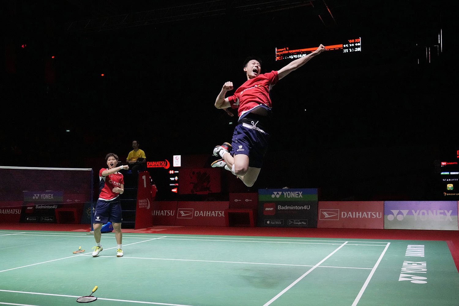  China's Feng Yan Zhe, right, and Huang Dong Ping celebrate their victory at the end of the mixed doubles final match in the Indonesia Masters badminton tournament, in Jakarta, Jan. 29, 2023. (AP Photo/Achmad Ibrahim) 