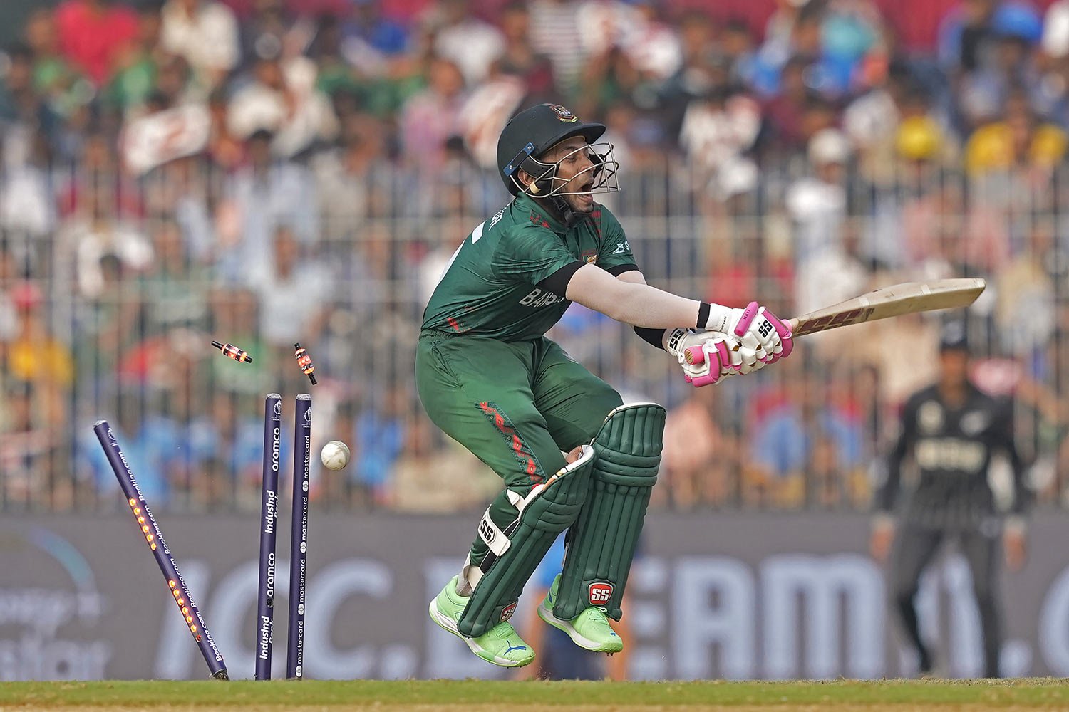  Bangladesh's Mushfiqur Rahim is bowled out by New Zealand's Matt Henry during the ICC Men's Cricket World Cup match, in Chennai, India, Oct. 13, 2023. (AP Photo/Eranga Jayawardena) 