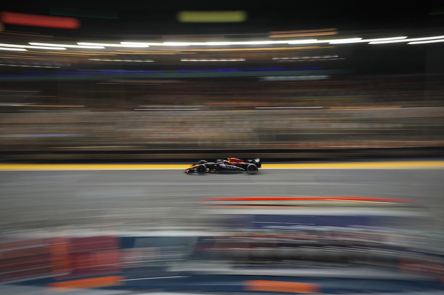  Red Bull driver Max Verstappen of the Netherlands steers his car during the Singapore Formula One Grand Prix at the Marina Bay circuit, Singapore, Sept. 17, 2023. (AP Photo/Vincent Thian) 