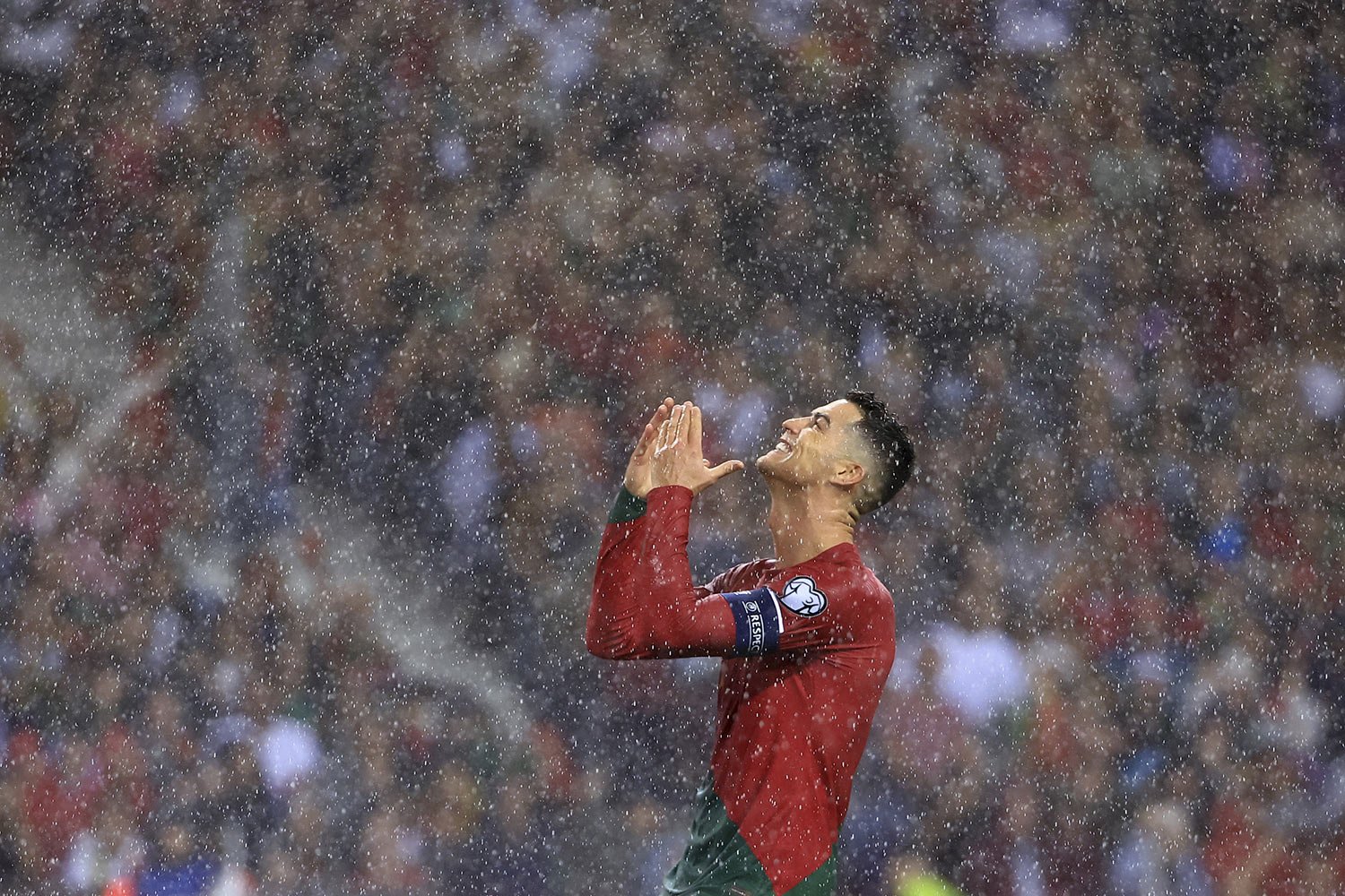  Portugal's Cristiano Ronaldo reacts during the Euro 2024 group J qualifying soccer match against Slovakia, at the Dragao stadium in Porto, Portugal, Oct. 13, 2023. (AP Photo/Luis Vieira) 