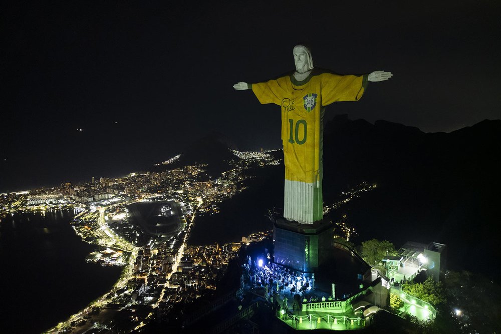 The Christ the Redeemer statue is illuminated with an image of Pele's Brazilian jersey, as a tribute to the soccer legend on his one-year death anniversary, in Rio de Janeiro, Brazil, Dec. 29, 2023. (AP Photo/Bruna Prado) 