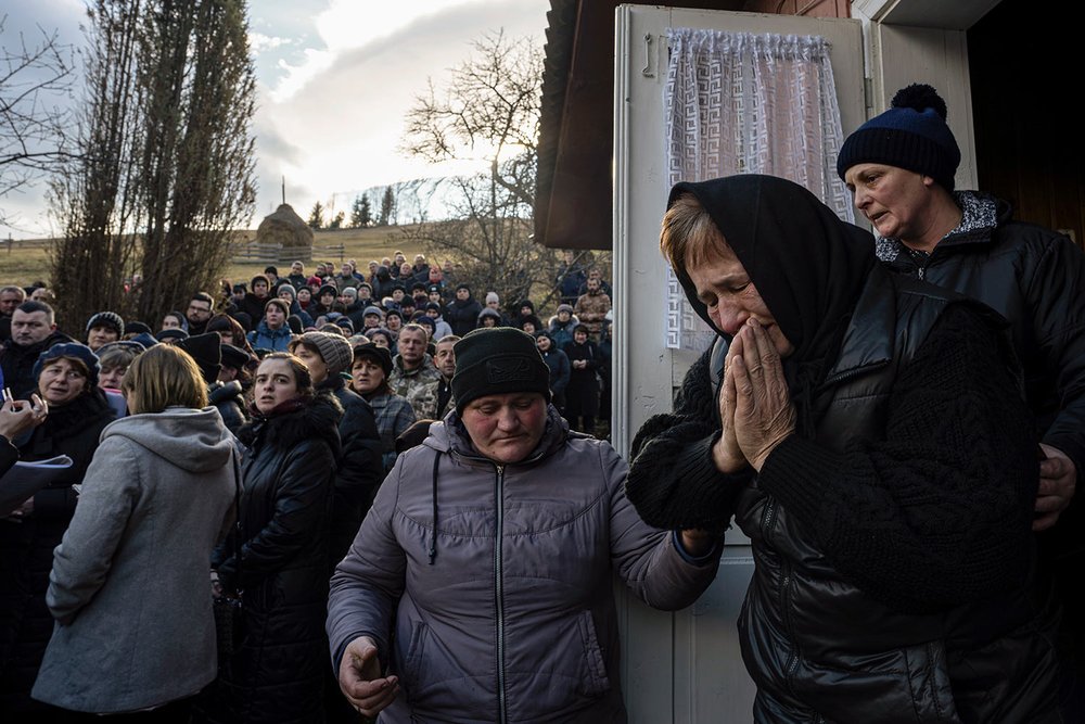 The mother of a Ukrainian army officer cries during her son's funeral in Krasnyk village, Ukraine, Friday, Dec. 29, 2023. (AP Photo/Evgeniy Maloletka) 
