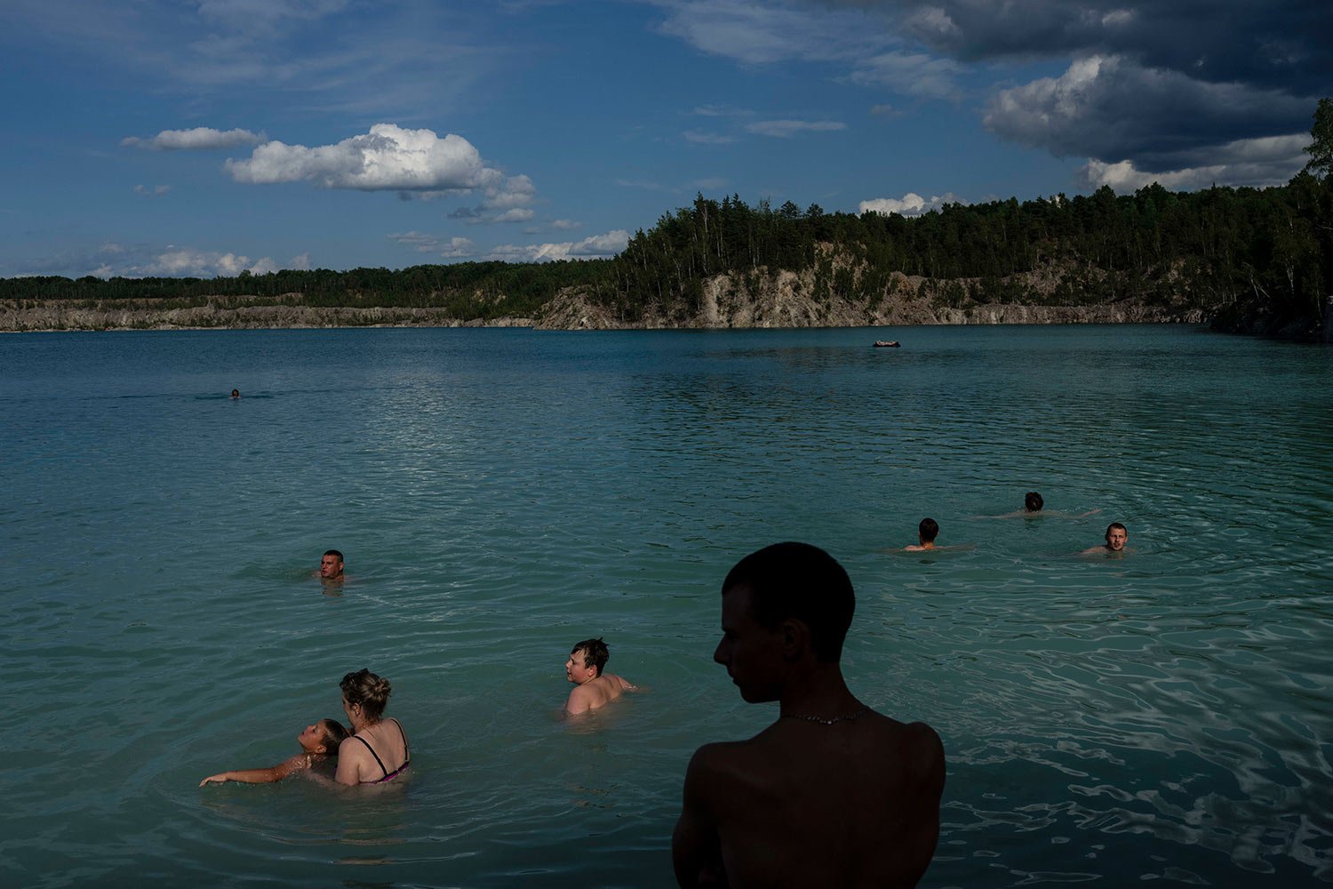  People swim in a lake near Druzhbivka in the Zhytomyr region in Ukraine, Friday, July 21, 2023. (AP Photo/Jae C. Hong) 
