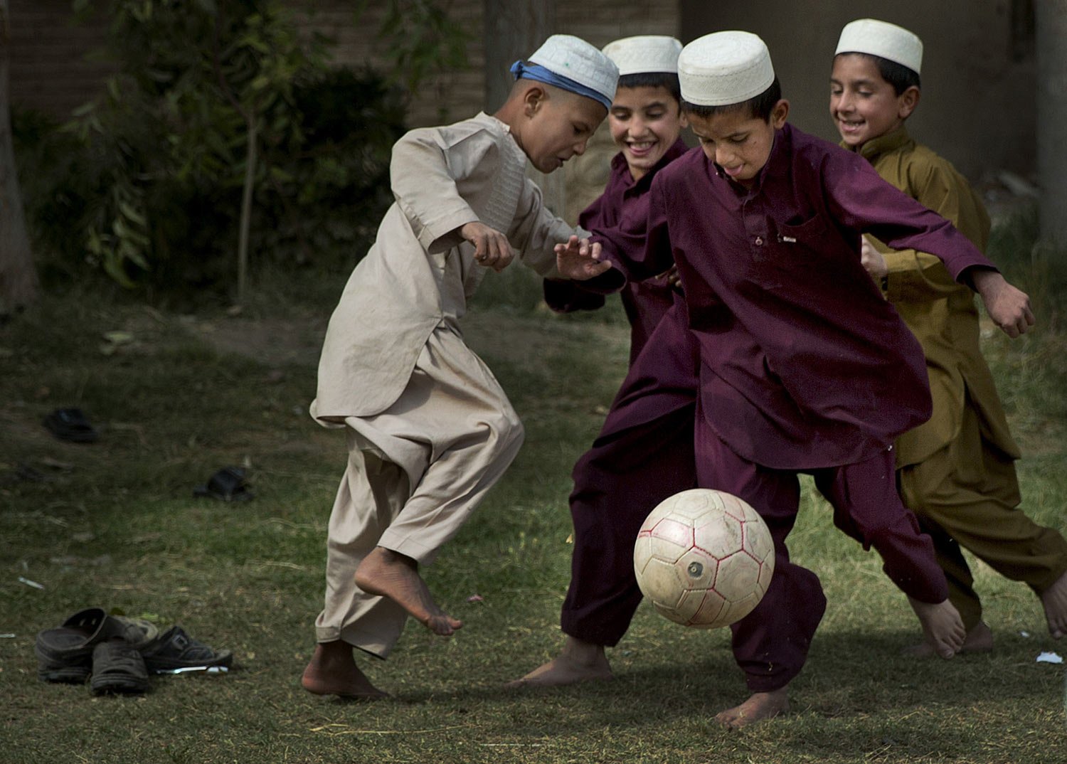  Boys play soccer during a break at their school in Kandahar, southern Afghanistan, Tuesday, Oct 29, 2013. (AP Photo/Anja Niedringhaus) 