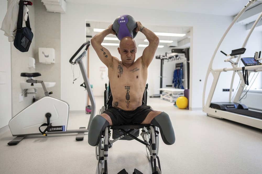  Hennadiy Techyna, a Ukrainian servicemen from the international legion, exercises at the Superhumans rehabilitation center in Vynnyky, Ukraine, Thursday, July 20, 2023.  