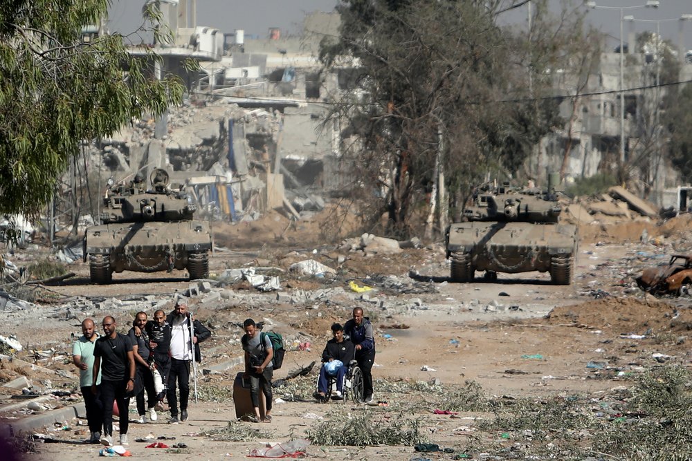  Palestinians flee to northern Gaza as Israeli tanks block the Salah al-Din road in the central Gaza Strip on Friday, Nov. 24, 2023, as the four-day cease-fire in the Israel-Hamas war begins as part of an agreement that Qatar helped broker.  