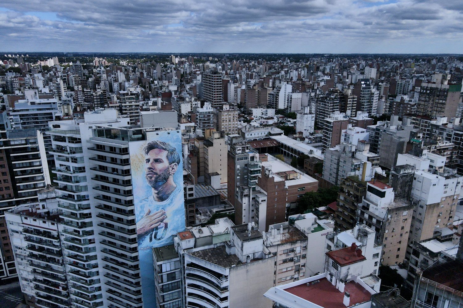  A mural of soccer player Lionel Messi covers a building in Rosario, Argentina, April 8, 2024. (AP Photo/Natacha Pisarenko) 