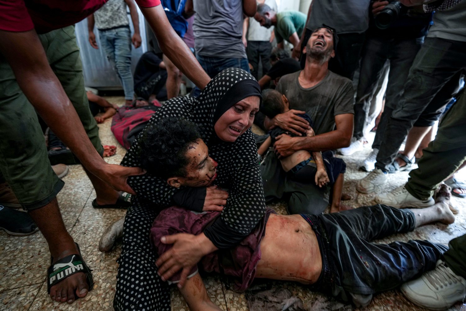  Faten Mreish holds her son’s body at a hospital morgue in Deir al-Balah, Gaza Strip, Aug. 28, 2024, after he and others were killed in an Israeli bombardment. (AP Photo/Abdel Kareem Hana) 