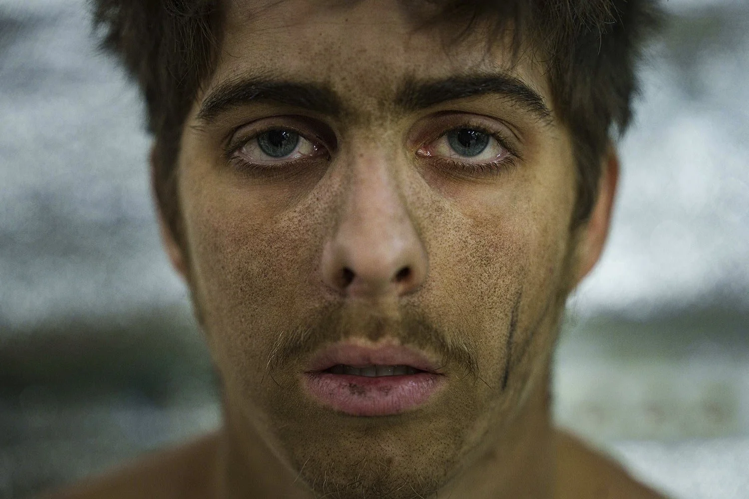  A shell-shocked Ukrainian soldier of the Azov brigade sits at the stabilization point after arriving from the front line, near Toretsk, Donetsk region, Ukraine, Tuesday, Sept. 24, 2024. (AP Photo/Evgeniy Maloletka) 