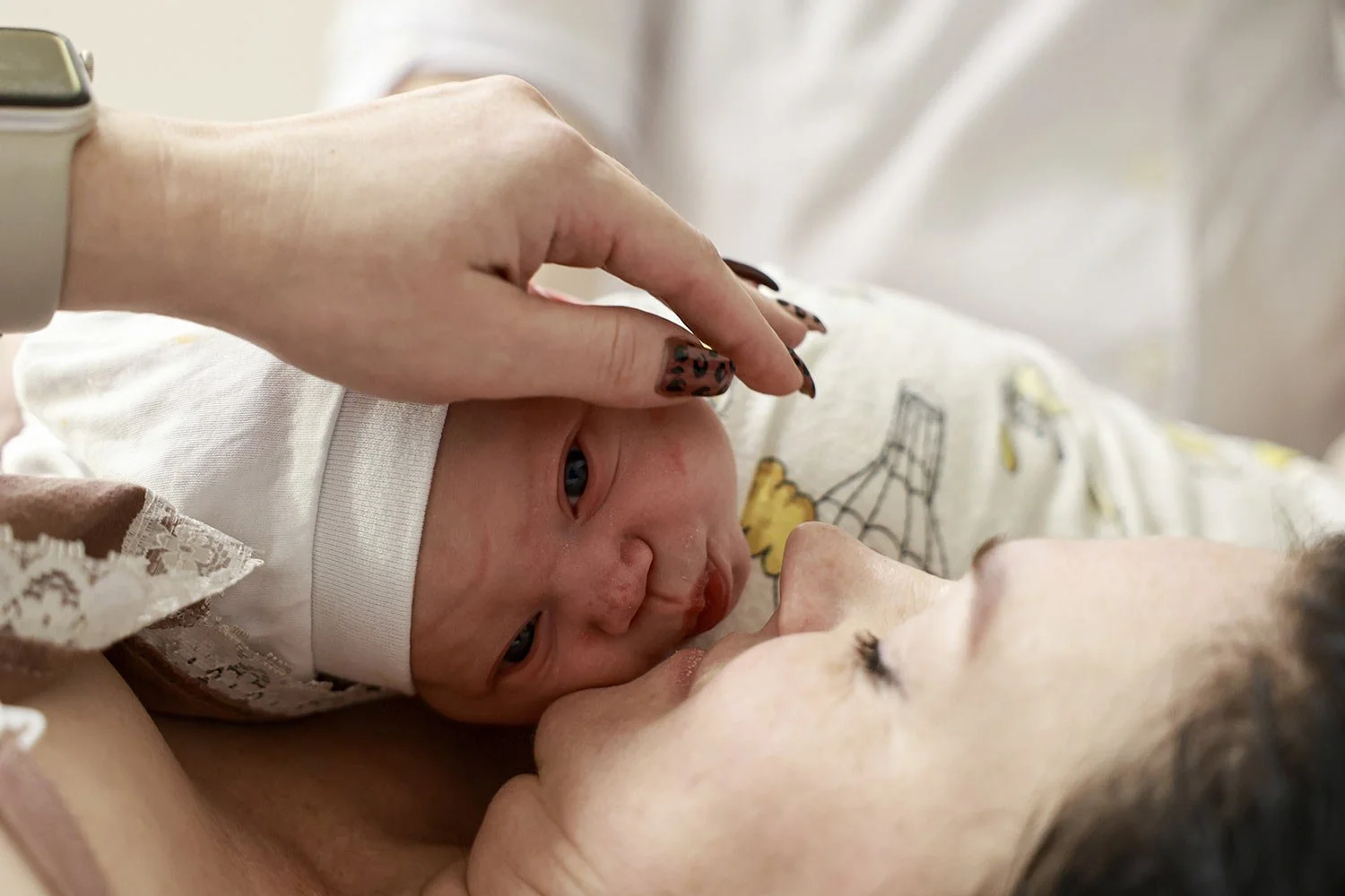  Yulia Ponomarenko kisses her newborn baby Marianna, at the maternity hospital №7 in Odesa, Ukraine, Monday, Nov. 11, 2024 (AP Photo/Nina Lyashonok) 