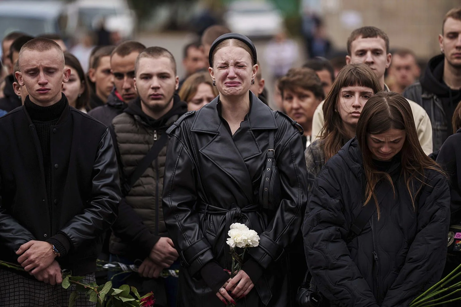  A woman cries during the funeral ceremony of Ihor Kusochek, Ukrainian soldier of the Azov brigade in Bobrovytsia, Chernihiv region, Ukraine, Friday Oct. 4, 2024. (AP Photo/Evgeniy Maloletka) 