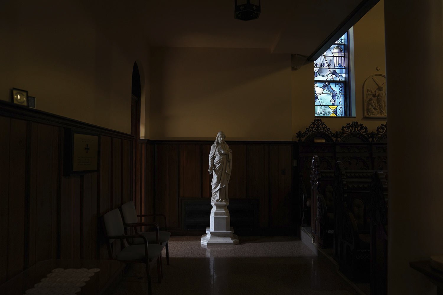  Light shines on a statue of Jesus in the chapel at the monastery of the Mount St. Scholastica Benedictine sisters in Atchison, Kan., Tuesday, July 16, 2024. (AP Photo/Jessie Wardarski) 