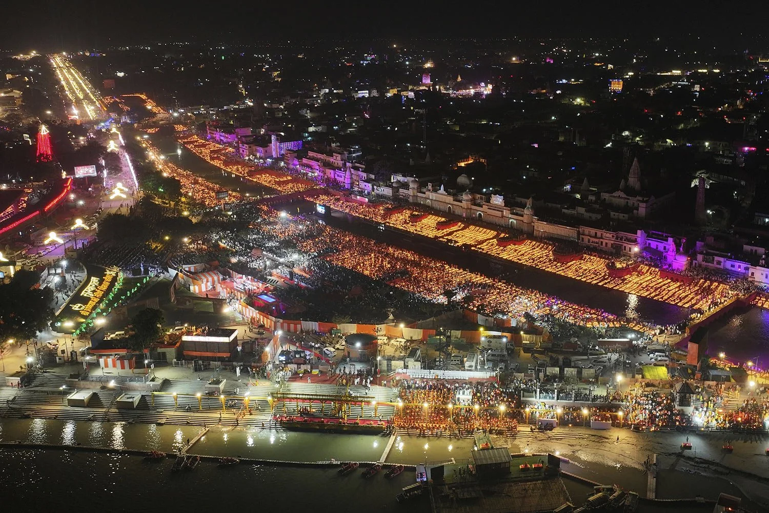  A record 2.51 million earthen oil lamps are lit along the Saryu river during Deepotsav celebrations on the eve of Diwali, creating a new Guinness World Record, in Ayodhya, India, Wednesday, Oct. 30, 2024. (AP Photo/Rajesh Kumar Singh) 