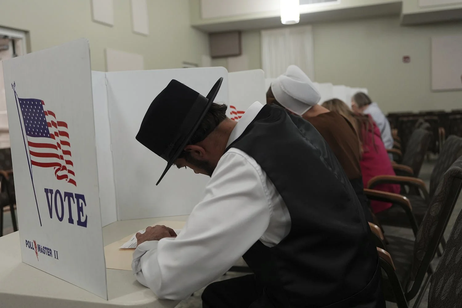 Members of the Amish community, Samuel Stoltzfus and his wife Lillian Stoltzfus, vote at a polling center at the Garden Spot Village retirement community in New Holland, Pa., Tuesday, Nov. 5, 2024. (AP Photo/Luis Andres Henao) 
